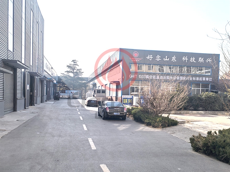 黄鱼酥加工设备--联兴真空油炸机发货现场